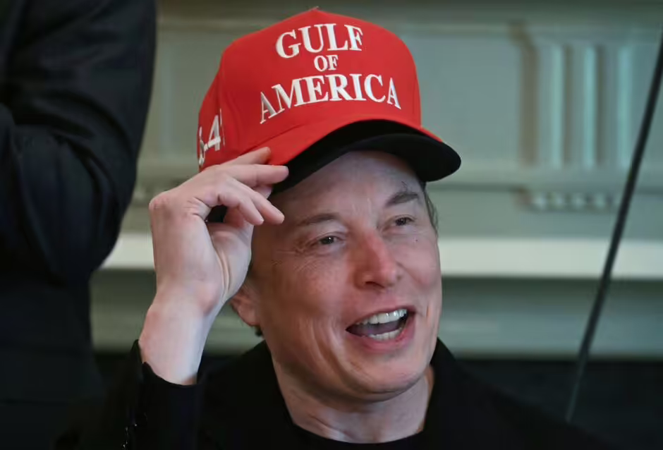 "Strange Moment Trump Compliments Elon Musk’s ‘Double Hat’ – Internet Left Wondering What He Meant"