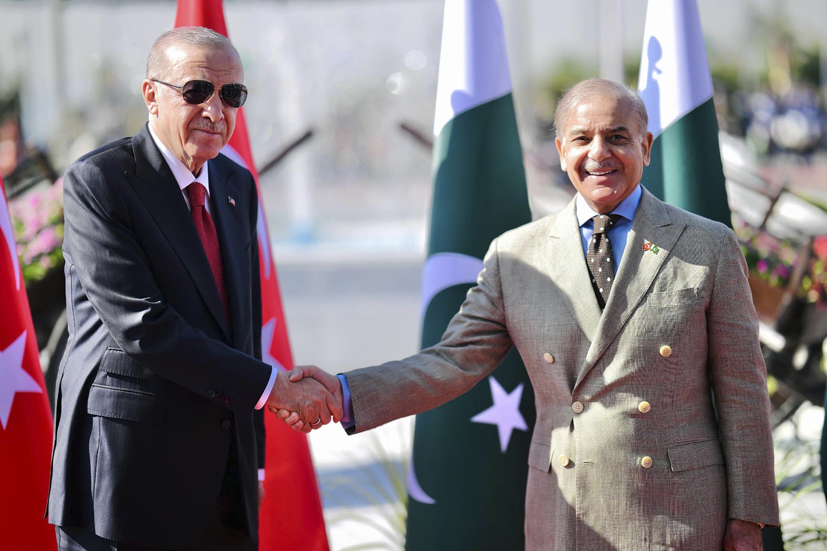 "Erdogan Steps In: Turkey Backs Pakistan Amid Escalating India Conflict with Urgent Crisis Call"